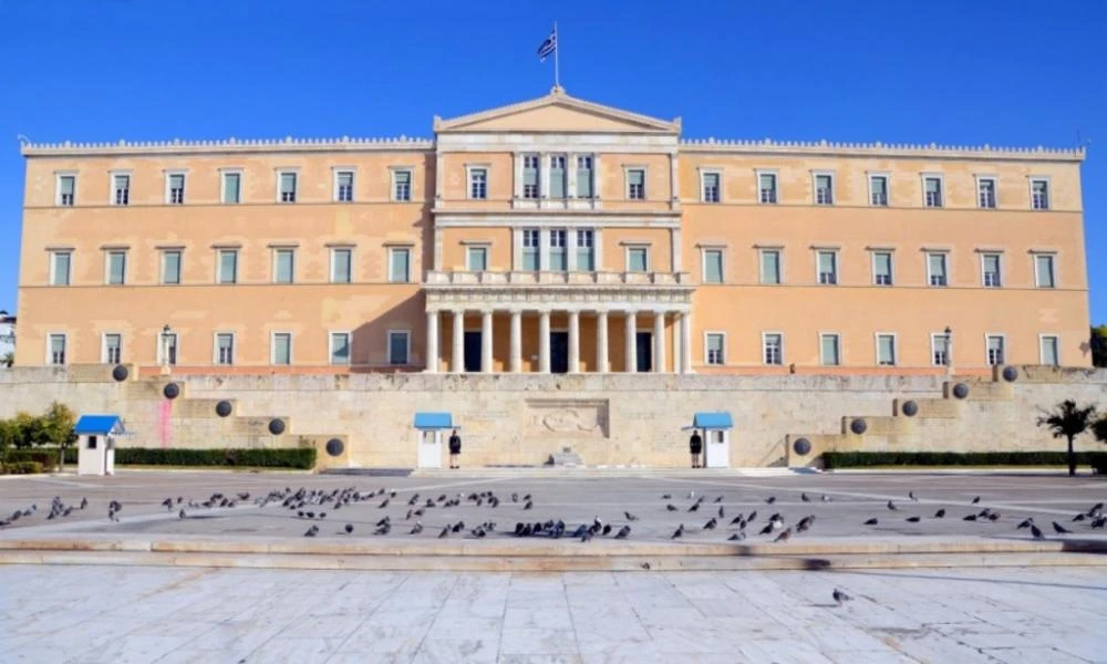 Βουλή: Δεν έχει τέλος η "πάλη" για το νομοσχέδιο περί ίδρυσης μη κρατικών πανεπιστημίων - Δείτε live